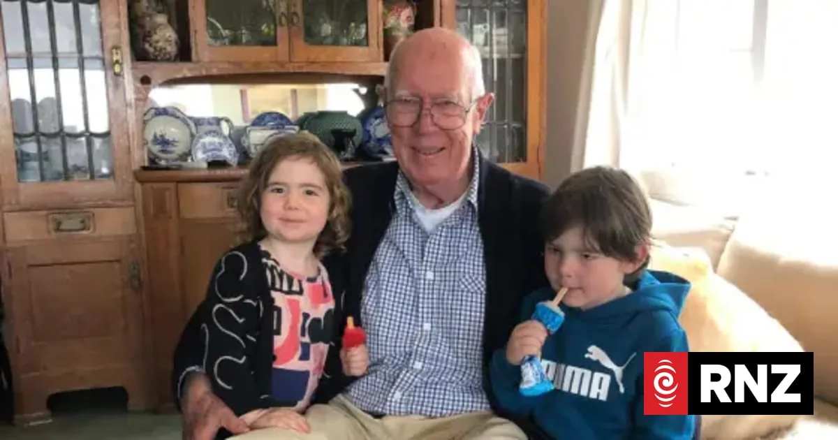 Auckland mourns passing of Olympian and former mayor Les Mills