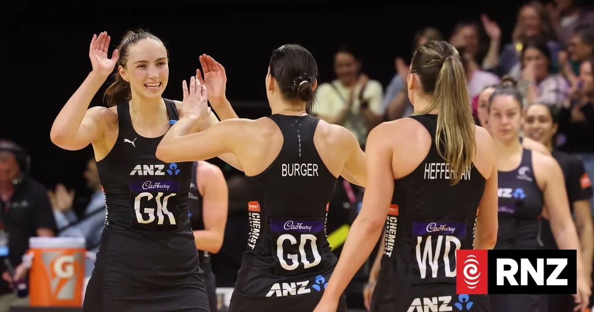 Netball NZ frees Silver Ferns to sign overseas as league future hangs in the balance - RNZ