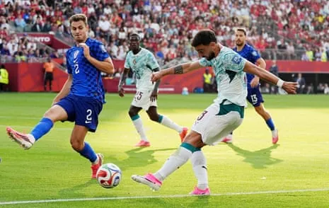 Bruno Fernandes in action with Croatia's Josip Stanisic