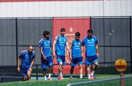 Fabián Ruiz (centre) on the Chattanooga training pitch with his Spain teammates