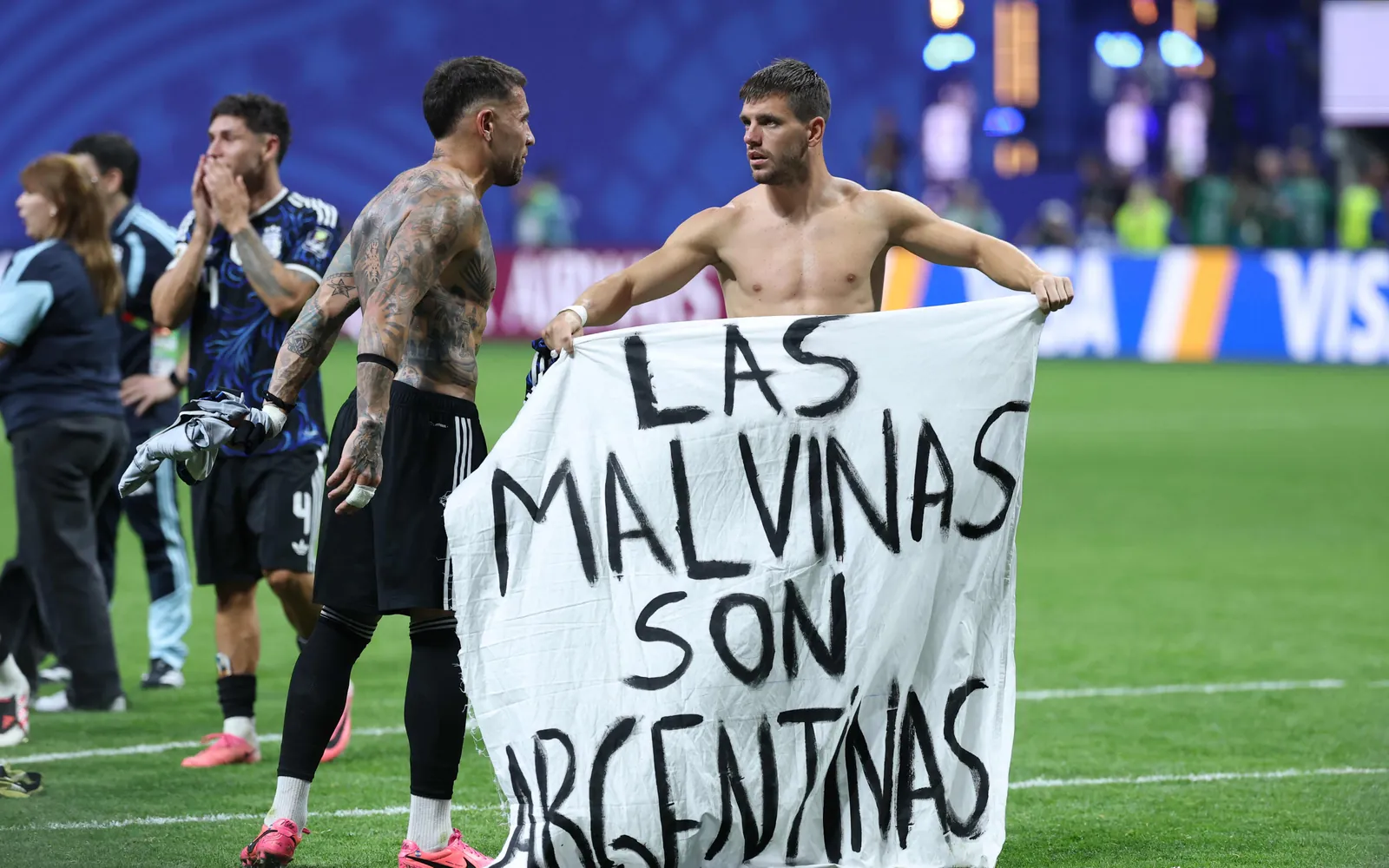 Argentina's players show a banner that reads in Spanish, "The Malvinas (Falkland Islands) belong to Argentina," after winning the 2026 World Cup football tournament semi-final match between England and Argentina at the Atlanta Stadium in Atlanta on July 15, 2026. (Photo by Thomas COEX / AFP)